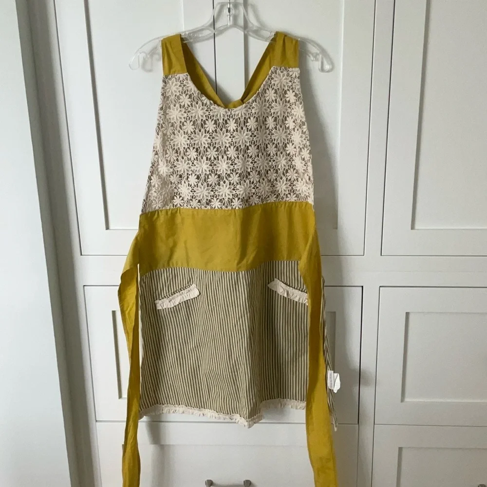 Sur La Table Yellow and Cream Striped Apron